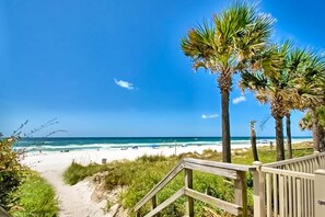 Beach nearby - Cozy, family-friendly condo w/ shared pools, tennis, a fitness room, & more (Panama City Beach)
