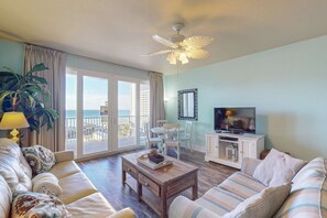 TV, DVD player, offices - Beachfront Condo, gorgeous views, shared pool and beach access (Panama City Beach)