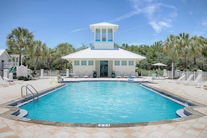 Pool - Beautiful, dog-friendly home with shared pools & complimentary beach chairs (Panama City Beach)
