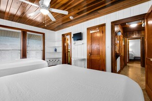 4 habitaciones, tabla de planchar con plancha, wifi y ropa de cama