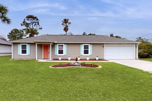 Exterior - Dog-friendly home near the beach with private pool, Ping-Pong, foosball & bikes (Navarre)