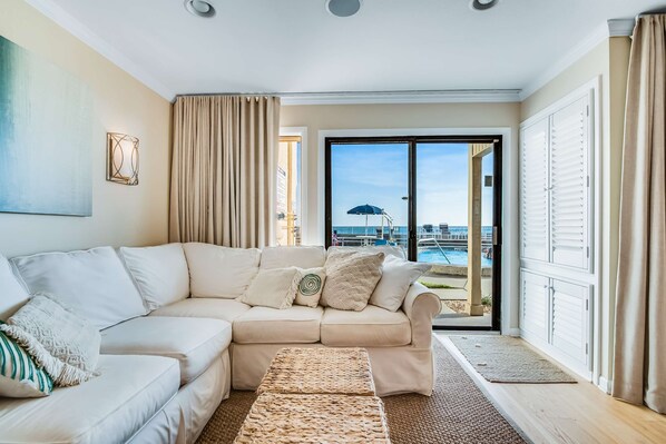 TV, offices - Cozy coastal condo with shared pool, Hot tub and easy beach access (Panama City Beach)