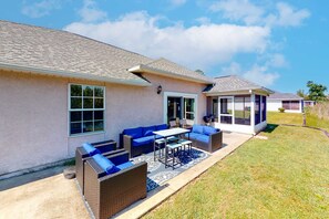 Outdoor dining - Waterside Home in Gated Community with Pools & Tennis - 5 Minutes to Beach (Panama City Beach)