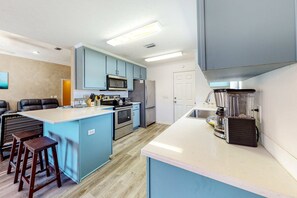 Fridge, microwave, oven, stovetop - Waterside Home in Gated Community with Pools & Tennis - 5 Minutes to Beach (Panama City Beach)