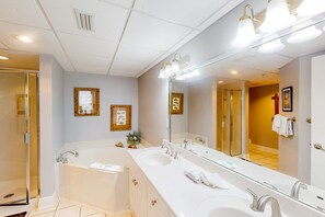 Shower, hair dryer, towels - Resort condo on the beach with Gulf views, pools, hot tub, gym & game room (Panama City Beach)