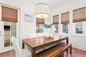 Dining - Modern beachside haven with LSV and gas grill - bike to Blue Mt Beach (Santa Rosa Beach)