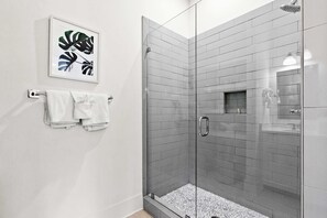 Shower, hair dryer, towels - Modern beachside haven with LSV and gas grill - bike to Blue Mt Beach (Santa Rosa Beach)