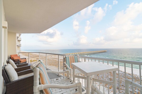 Property grounds - 7th Floor Lovely Condo w/ Outdoor Pool Heated Seasonally, On The Beach (Navarre Beach)
