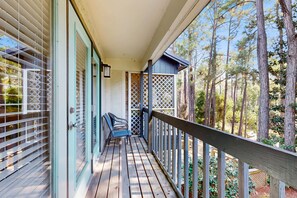 Terrace/patio - Lakefront Duplex with High-Speed Wi-Fi, Short Walk to Beach, and Water View (Santa Rosa Beach)