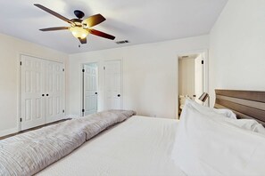 2 habitaciones, escritorio, tabla de planchar con plancha y wifi 