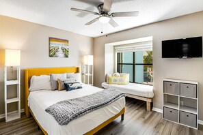 2 bedrooms, iron/ironing board, WiFi, bed sheets - Stylish townhome with sound view, w/d, & Heated community pool (Navarre Beach)