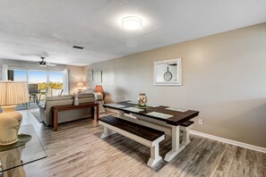 Dining - Stylish townhome with sound view, w/d, & Heated community pool (Navarre Beach)