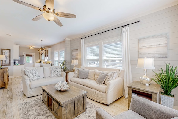TV - Charming home with enclosed sunroom, porch, central AC, & W&D - near beach (Santa Rosa Beach)
