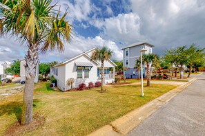 Exterior - Charming home with enclosed sunroom, porch, central AC, & W&D - near beach (Santa Rosa Beach)