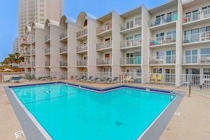 Pool - Dog-friendly beachfront condo with pool, hot tub, AC, & Gulf views (Panama City Beach)