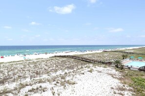 On the beach - Updated 3rd floor condo w/ beach access and complementary BEACH SERVICE (Navarre Beach)
