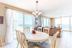 Dining - 11th Floor Gulf Front Condo Great Amenities & Private Beach Access (Navarre Beach)