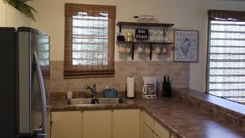 Condo, 2 Bedrooms, Balcony, Ocean View | Interior