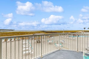 Property grounds - Beachfront Condo with amazing views, shared pool and beach access! (Navarre)