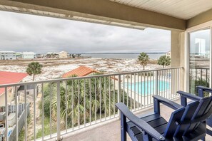 Property grounds - Lovely Condo with Sunset Views & Shared Pool Access, Snowbirds Welcome (Navarre Beach)
