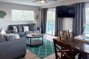 TV, offices - Gorgeous home with private pool, outdoor space and close to beach (Panama City Beach)