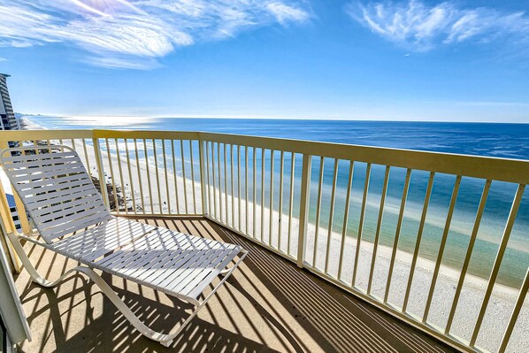 Property grounds - Gulf-front condo with never-ending views, hot tub & pool access, balcony, & W&D (Panama City Beach)