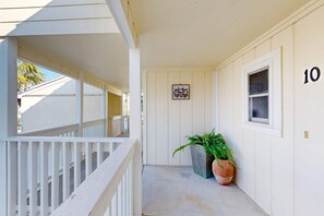 Property grounds - Courtyard view condo with private beach access, private balcony, & free WiFi (Santa Rosa Beach)