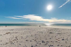 Beach nearby - Courtyard view condo with private beach access, private balcony, & free WiFi (Santa Rosa Beach)