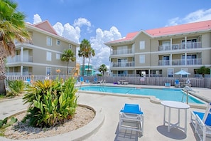 Pool - Studio with a patio, pool access, and central AC - snowbird friendly (Navarre Beach)