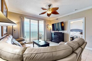 2 bedrooms, iron/ironing board, WiFi, bed sheets - Spacious beachfront condo with full kitchen, shared pool and beach access! (Panama City Beach)