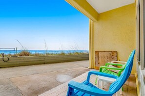 Terrace/patio - Beachfront condo with central AC, WiFi, access to pool, washer&dryer (Panama City Beach)