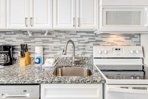 Fridge, microwave, oven, stovetop - Beachfront condo with central AC, WiFi, access to pool, washer&dryer (Panama City Beach)