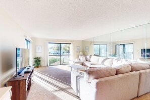 TV, offices - Gorgeous waterfront condo with pool, hot tub, tennis, balcony & beach access (Panama City Beach)
