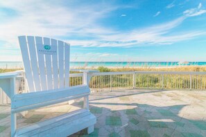 Property grounds - Gorgeous waterfront condo with pool, hot tub, tennis, balcony & beach access (Panama City Beach)