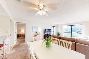 Interior - Gorgeous waterfront condo with pool, hot tub, tennis, balcony & beach access (Panama City Beach)
