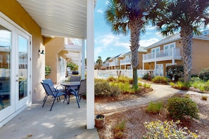 Outdoor dining - Spacious house with patio, pool, balcony, deck, & W&D - beach access (Panama City Beach)