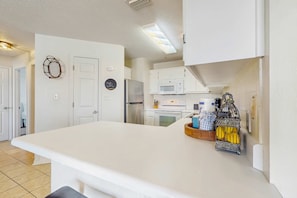 Fridge, microwave, oven, stovetop - Beautiful condo with water-view, pool, balcony, central AC, & washer/dryer (Navarre Beach)