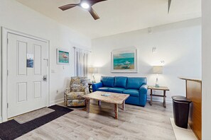 TV, fireplace, offices - Cozy coastal condo with shared pool/hot tub, and beach access-dog friendly (Panama City Beach)