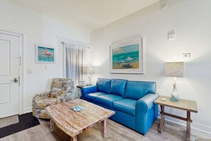 TV, fireplace, offices - Cozy coastal condo with shared pool/hot tub, and beach access-dog friendly (Panama City Beach)