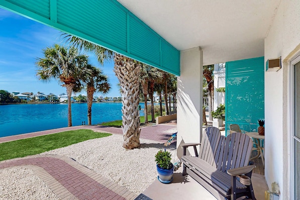 Terrace/patio - Cozy coastal condo with shared pool/hot tub, and beach access-dog friendly (Panama City Beach)