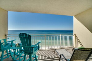 Property grounds - 12th-floor oceanfront home, pool, hot tub, on-site cafe, & free beach service (Panama City Beach)
