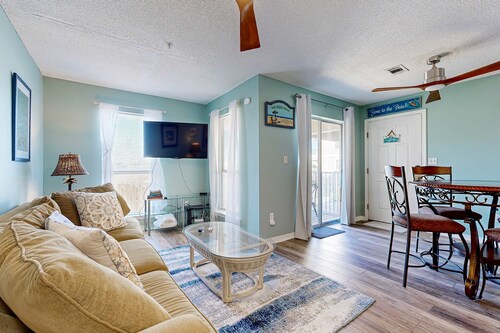 Bayview condo only steps from the beach w/ shared pool and peaceful location