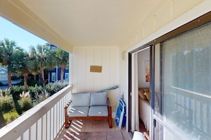 Property grounds - Second Floor Condo w/ High-Speed WiFi, Washer/Dryer, Central AC, & Full Kitchen (Santa Rosa Beach)