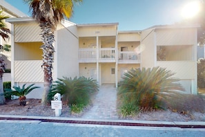 Exterior - Second Floor Condo w/ High-Speed WiFi, Washer/Dryer, Central AC, & Full Kitchen (Santa Rosa Beach)