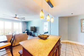 Interior - Waterfront condo with access to pools, hot tub, & putting green - balcony and AC (Panama City Beach)