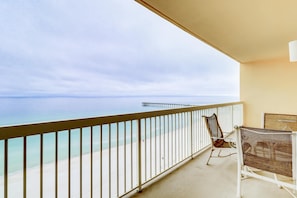 Property grounds - Homey Gulf-front condo with pools - walk to the beach & Pier Park (Panama City Beach)