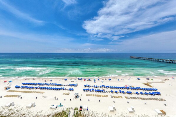 On the beach - Beach-view, high-rise condo with pool - central location (Panama City Beach)