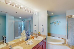 Shower, hair dryer, towels - 17th-floor condo with lake view, balcony, 5 pools, hot tub, gym, & beach access (Panama City Beach)