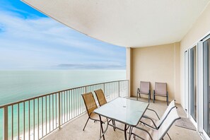 Terrace/patio - Gulf-front 20th-floor condo with large private balcony, pool, hot tub & gym (Panama City Beach)