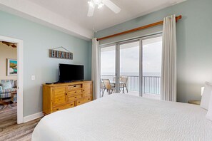 2 bedrooms, iron/ironing board, Internet, bed sheets - Gulf-front 20th-floor condo with large private balcony, pool, hot tub & gym (Panama City Beach)
